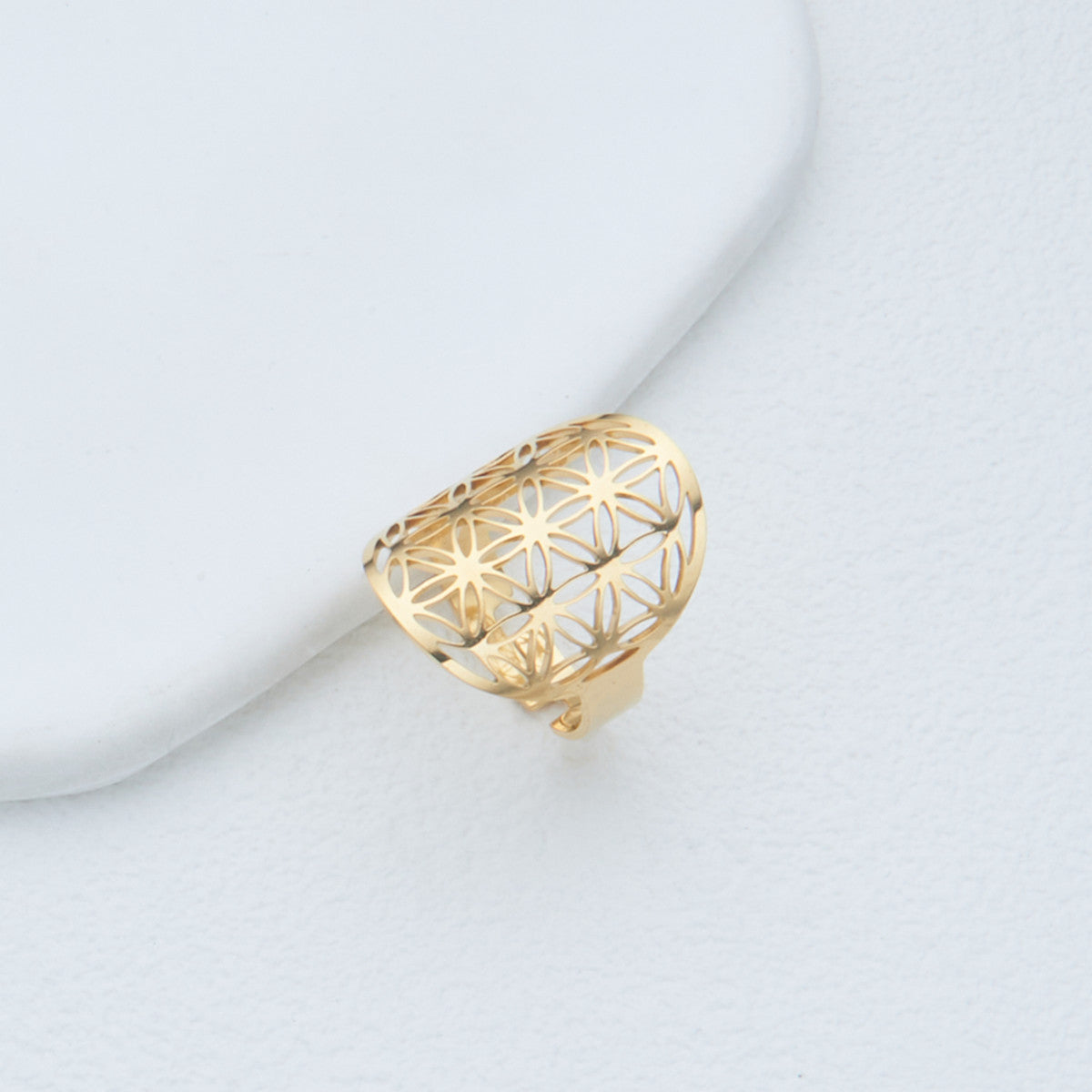 Hollow-Out Adjustable Life Flower Ring in Stainless Steel with Gold or Silver Plating for Women