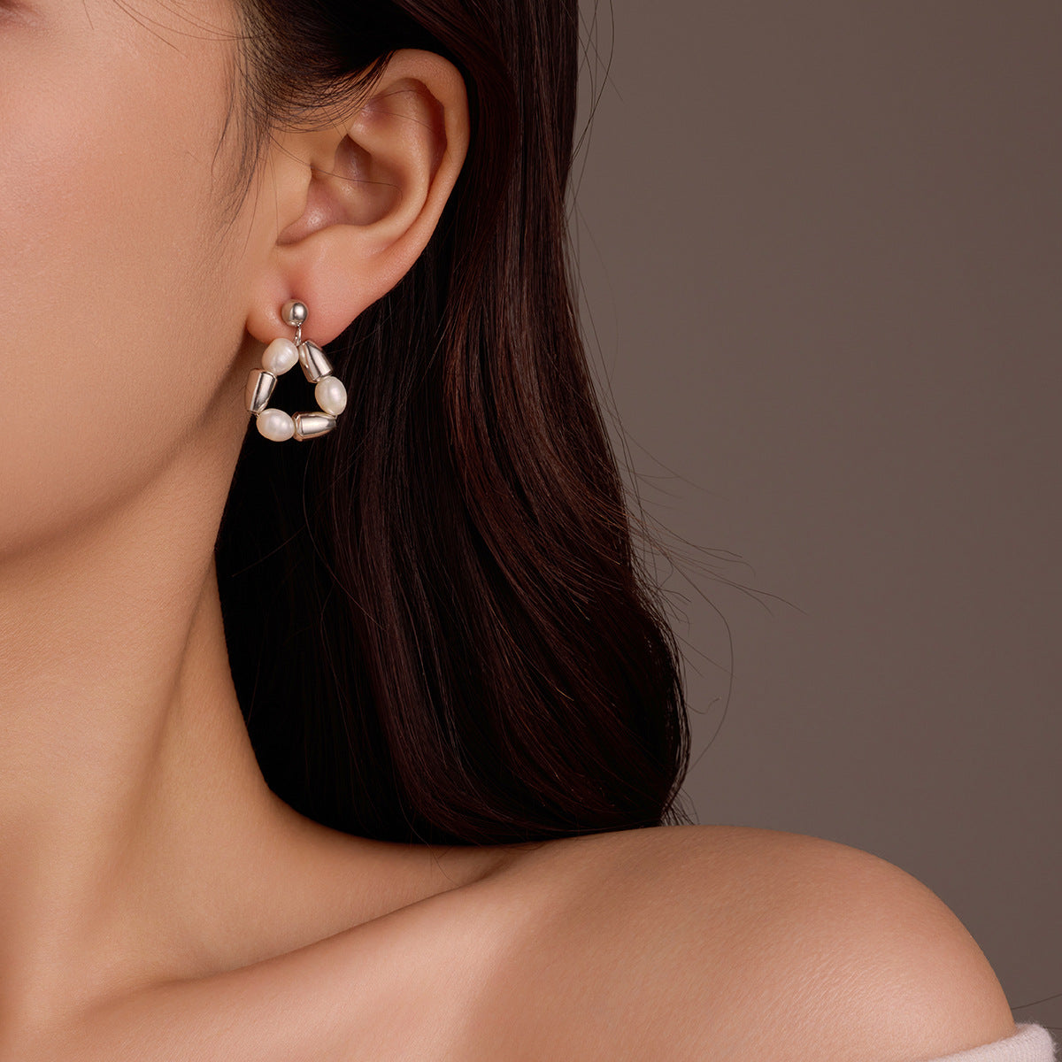 Minimalist Geometric Titanium Steel Stud Earrings with Pearl Inlay for Women, Electroplated Luxury Fashion Accessory