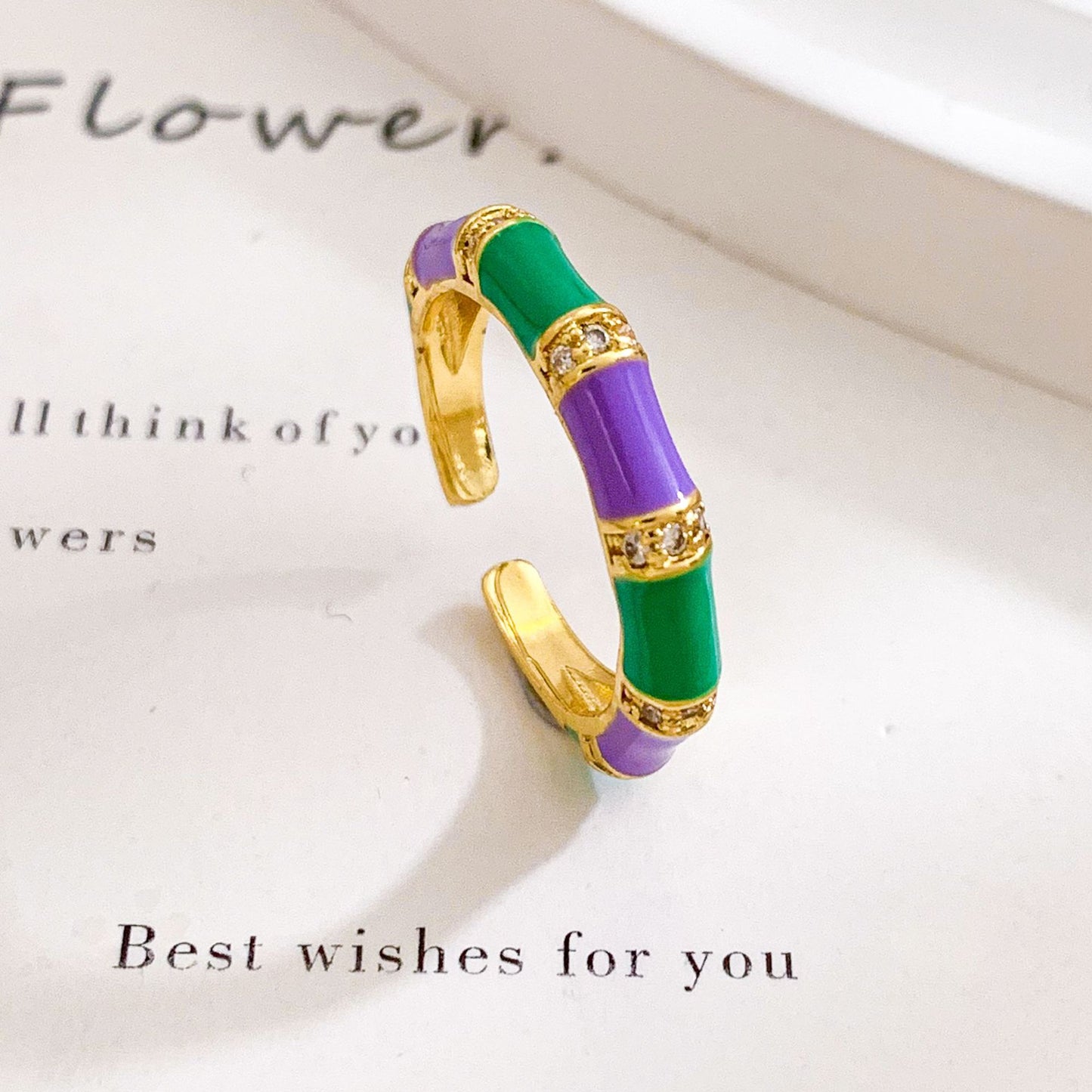 Anello da donna regolabile Sweet Luxury placcato oro con smalto design bambù
