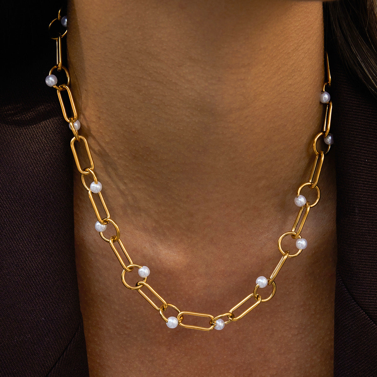 Collana minimalist in acciaio titanio placcato geometrico da donna con ciondolo effetto perla e catena in acciaio inossidabile alla clavicola