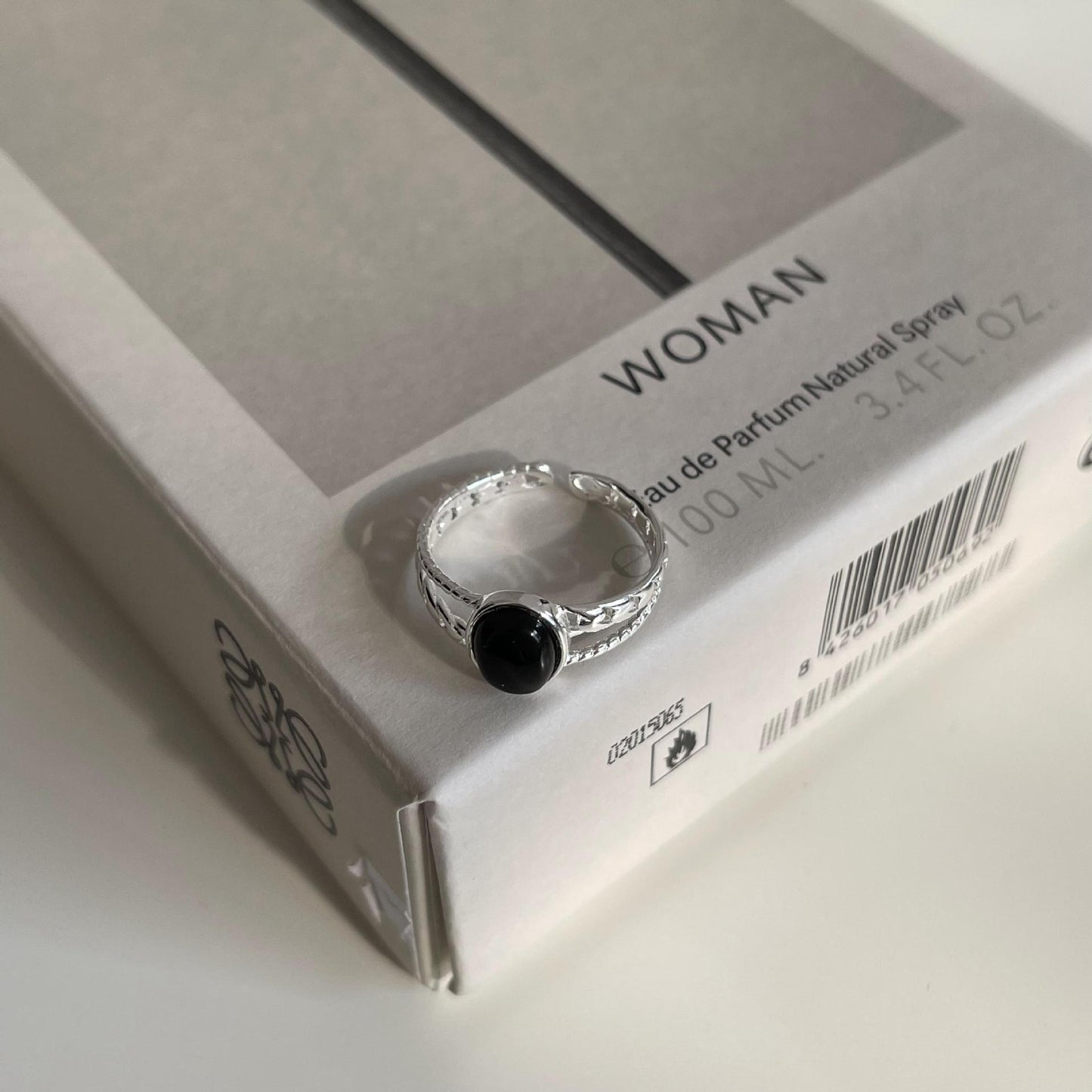 Anillo Abierto Minimalista Geométrico de Ónix Negro en Plata de Ley 925 con Acabado Bañado