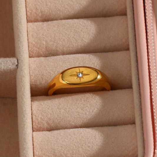Anello Ovale Minimalista con Stella in Zirconia in Acciaio Inossidabile Placcato Oro 18K da Donna