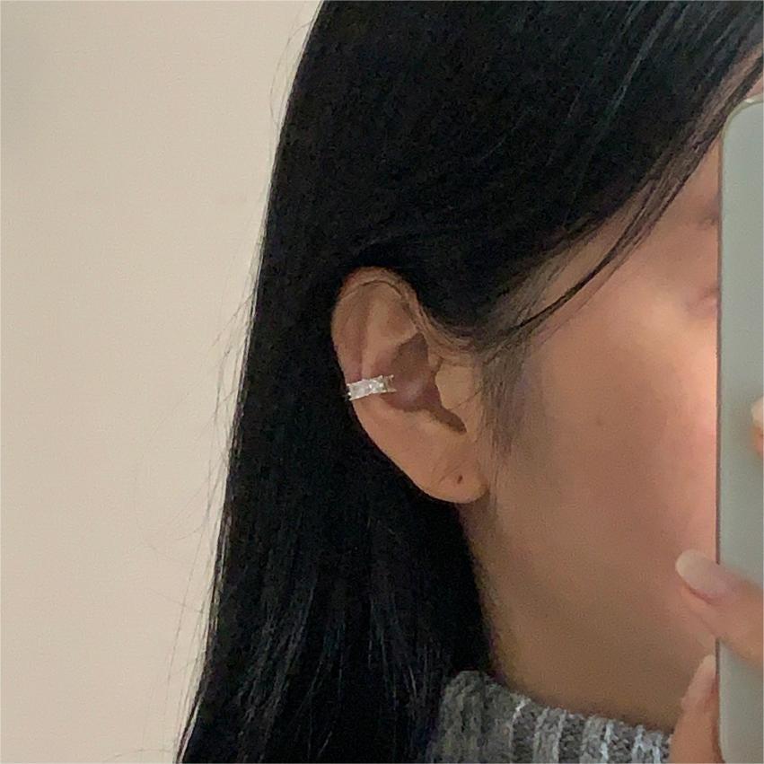 Orecchini a Clip Minimalisti a Forma di Lettera in Argento Sterling 925 con Intarsi di Strass e Finitura Lucida