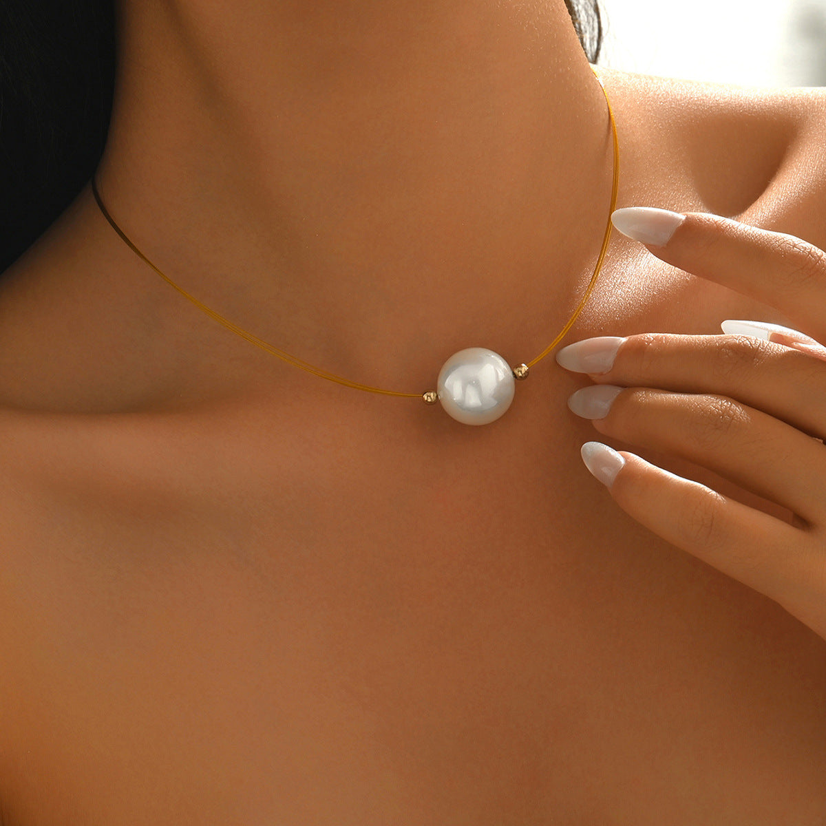 Elegante collana di perle geometrica da donna con finitura placcata, catena regolabile per clavicola, gioiello minimalista di tendenza