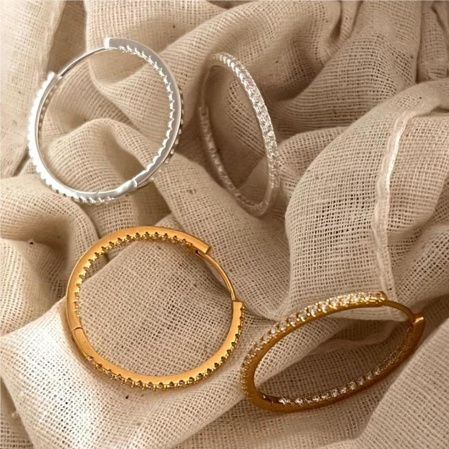 Pendientes de tuerca geométricos minimalistas con inicial para mujer de plata de ley 925 con incrustaciones de diamantes de imitación y baño de oro
