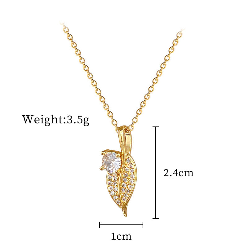 Collana girocollo con pendente a luna geometrico minimalista per donna e uomo, catena in acciaio inossidabile con lussuosi dettagli in strass
