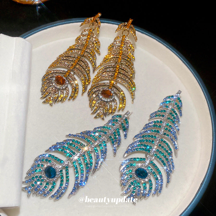 Orecchini a perno artistici vintage in lega a forma di piuma e foglia con intarsio di strass per donna