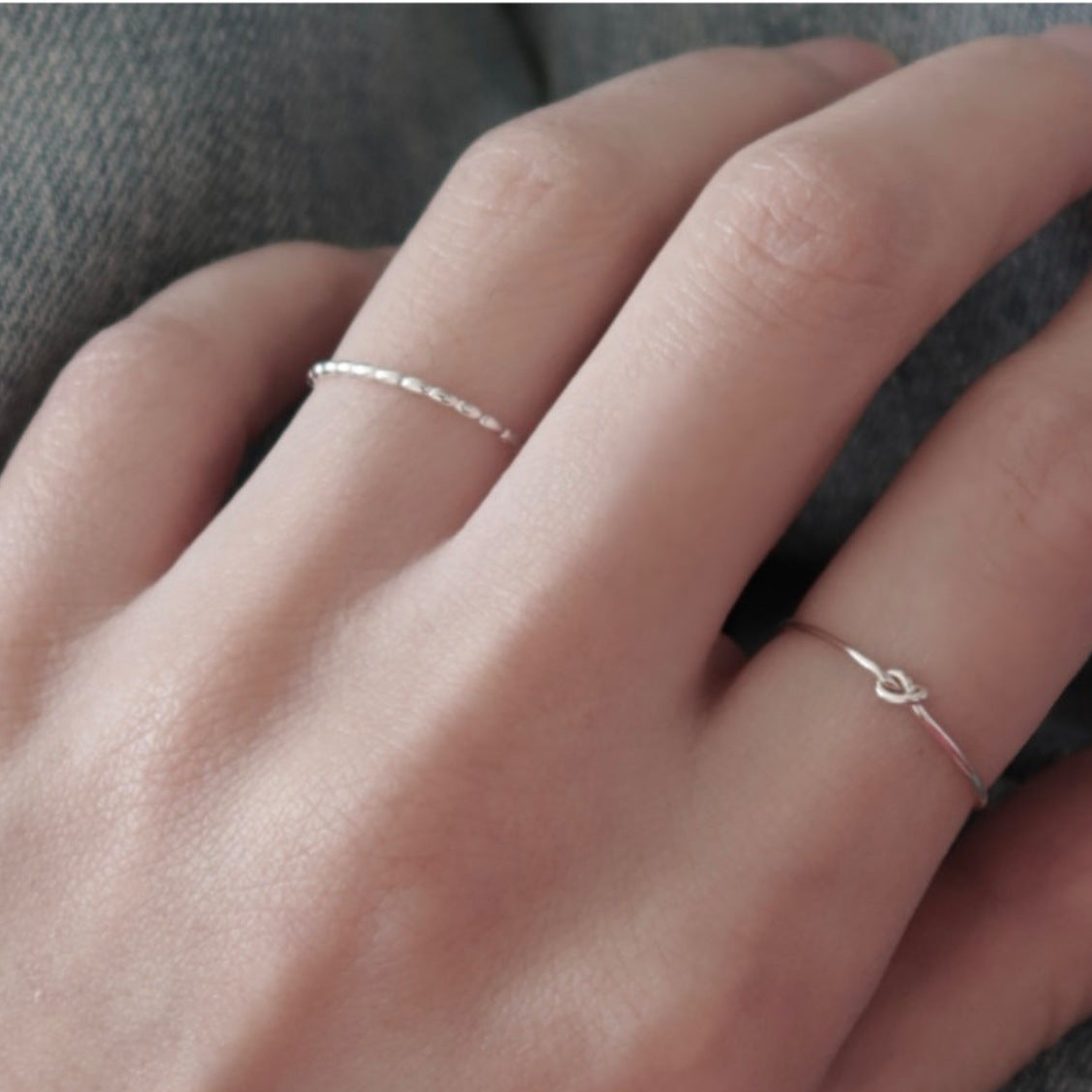 Anello Minimalista A Forma di Cuore Regolabile in Argento Sterling 925 con Perline Quadrate Smussate