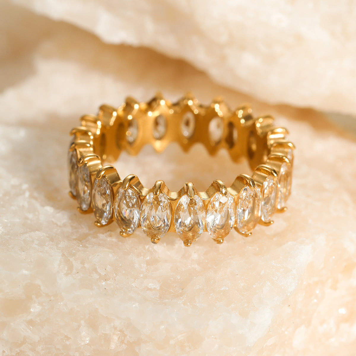 Anillo Minimalista Geométrico de Acero Inoxidable con Incrustaciones de Circonita para Mujer, Acabado Chapado, Joyería de Uso Diario a la Moda