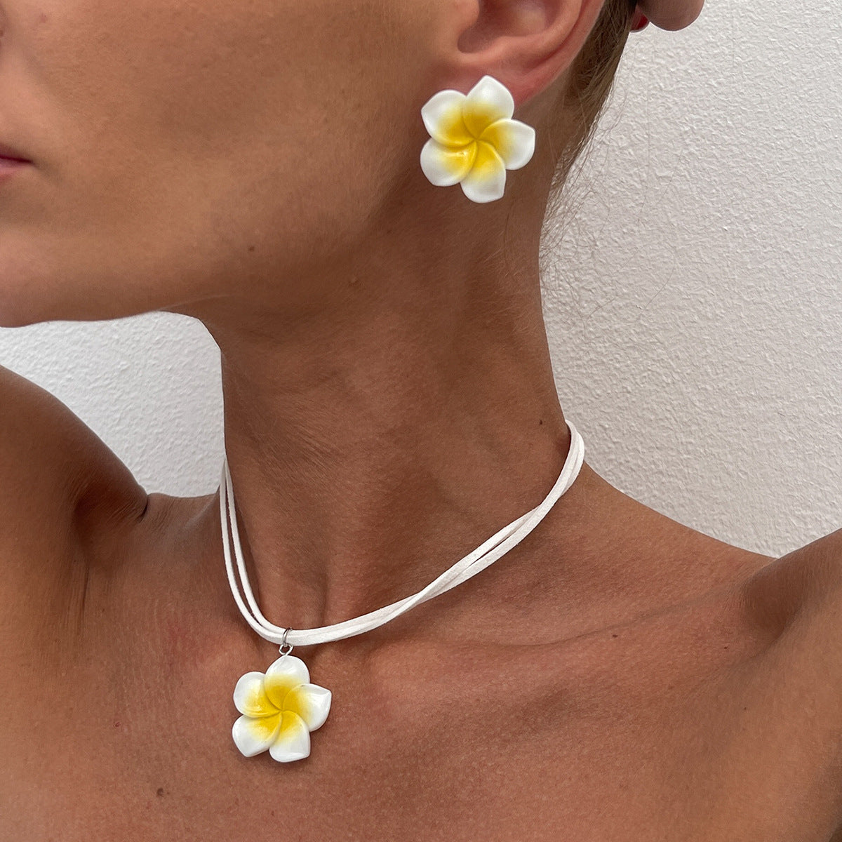 Sweet Floral Acrylic Plated Pendant Necklace for Women