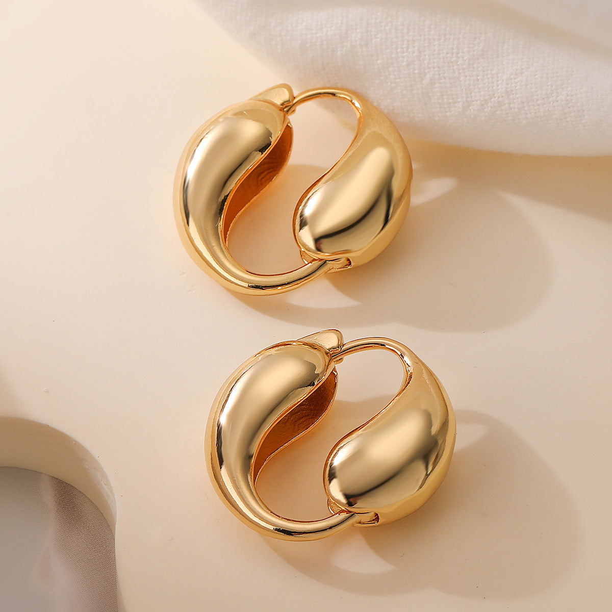 Minimalist Dolphin-Shaped Copper Earrings with Gold Plating for Women, Irregular Geometric Design Fashion Jewelry