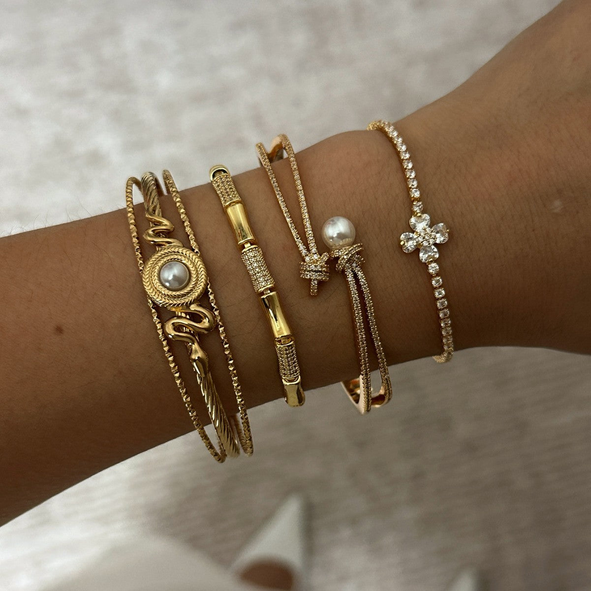 Elegant Minimalist Geometric Floral Rhinestone Plated Brass Bracelet for Women