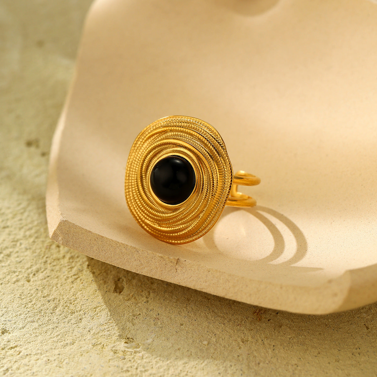 Anillo de lujo Ojo de Horus retro en acero inoxidable con acabado chapado para mujer, diseño de banda abierta geométrica