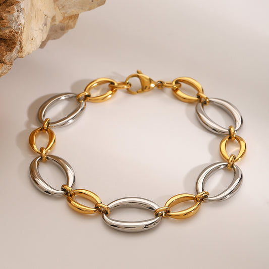 Bracciale geometrico placcato in acciaio inossidabile da donna con stile minimalista moderno e design a catena intrecciata
