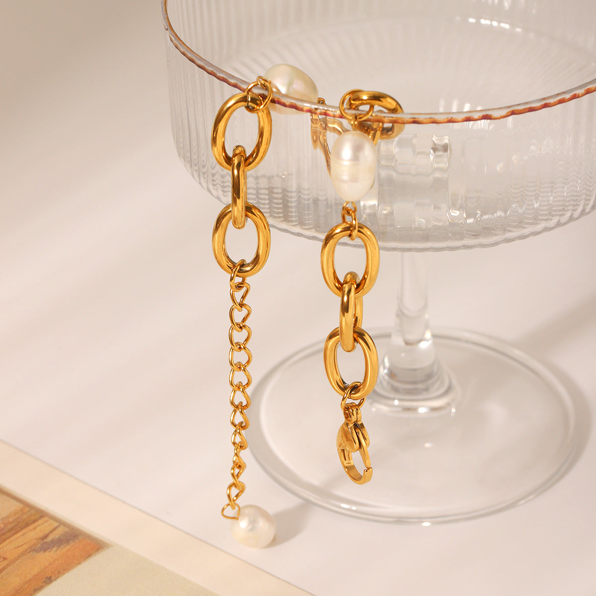 Bracciale Ins Style geometrico con perle d'acqua dolce in acciaio inossidabile placcato oro 18K con catena a maglie a O in acciaio al titanio, gioielli anallergici