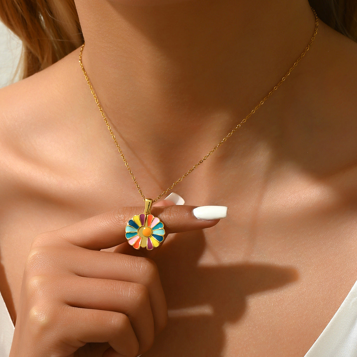 Collar con colgante de girasol de diseño original con esmalte para mujer, forma floral y geométrica, cadena de cobre con colgante de aleación