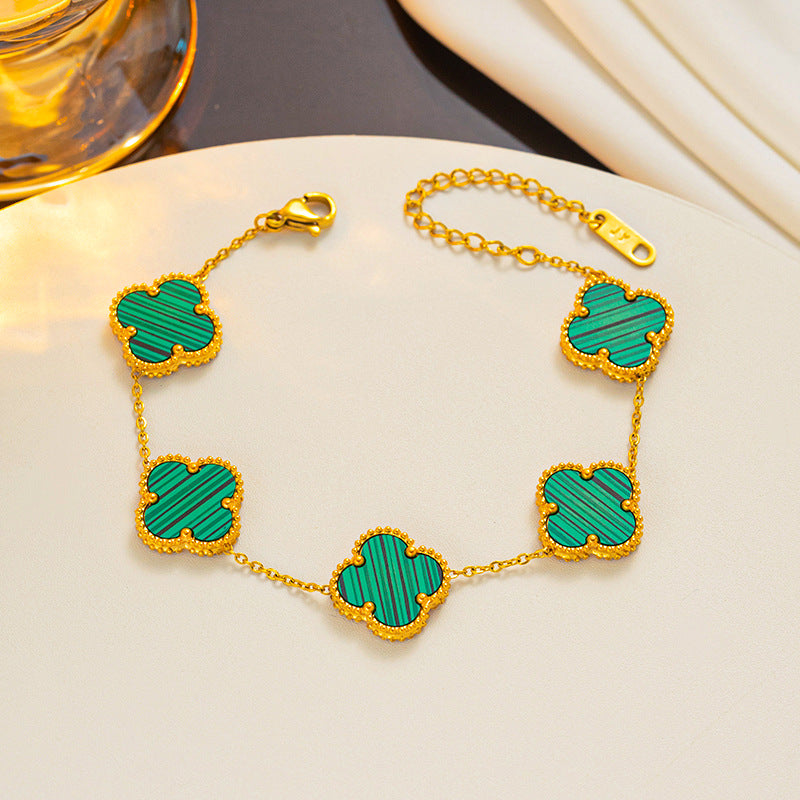 Pulsera Minimalista de Acero de Titanio con Forma de Trébol para Mujer con Baño de Oro e Incrustaciones de Nácar