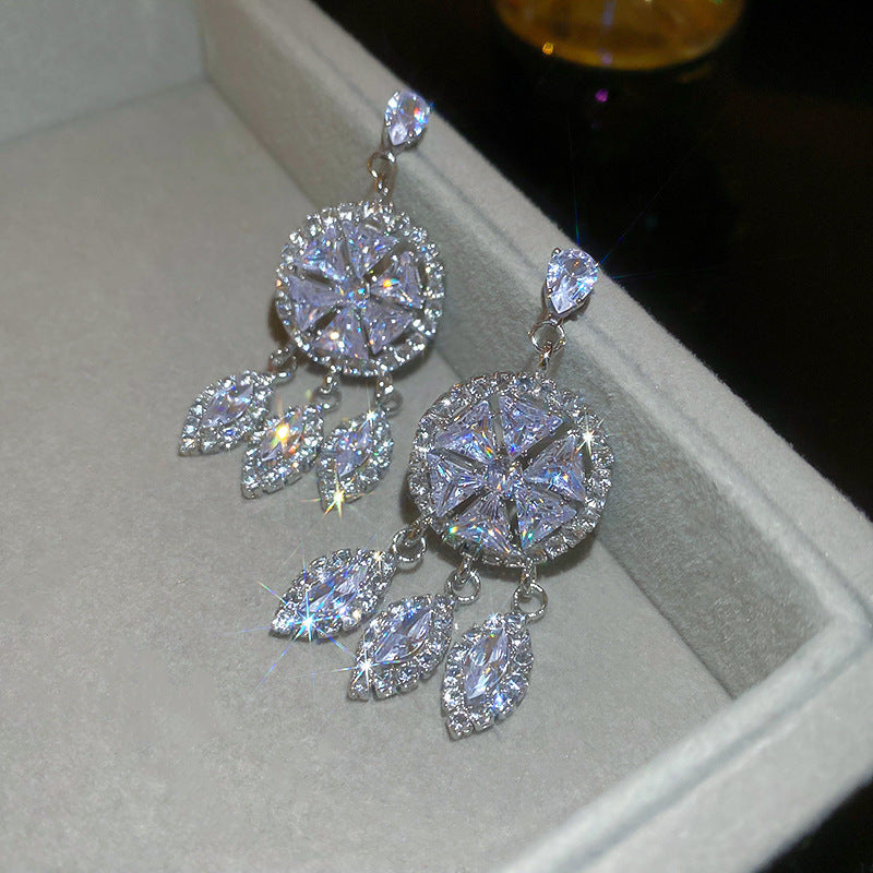 Orecchini floreali minimalisti con perle, perno in argento sterling 925 e strass, da donna