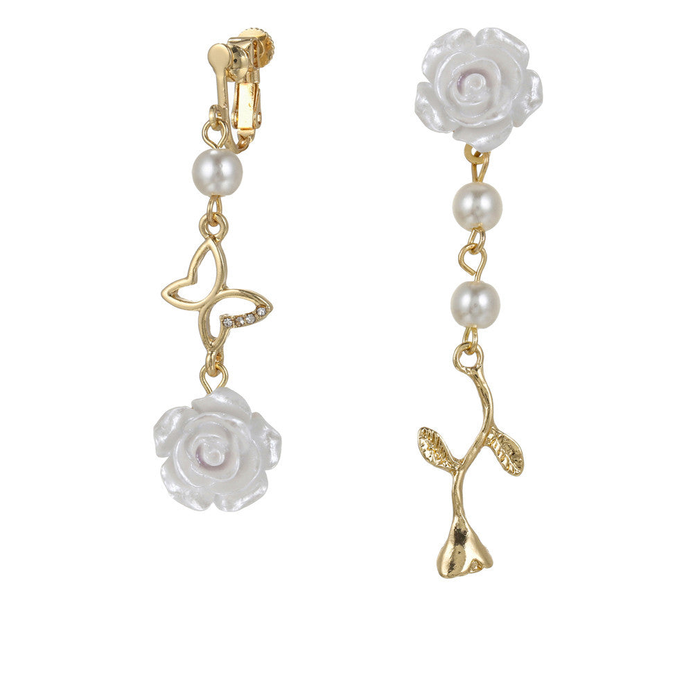 Eleganti orecchini asimmetrici a rosa geometrica bianca con perni in argento sterling 925 da donna