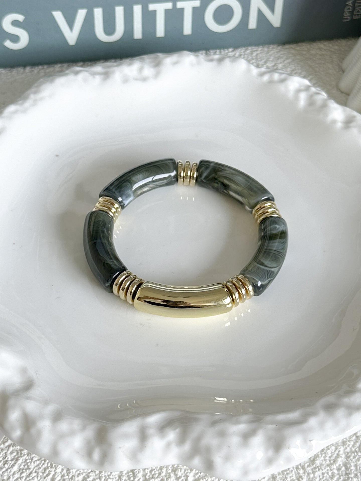Bracciale tubolare curvo geometrico vintage placcato in acrilico
