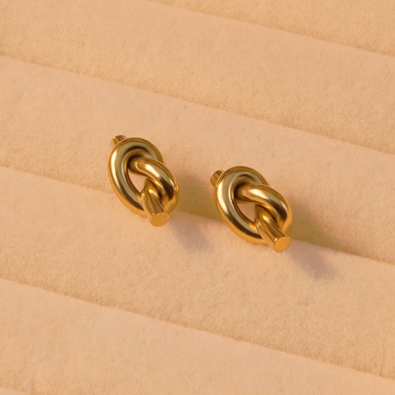 Collana da Donna Placcata con Nodo a Cuore in Acciaio Inossidabile Minimalista