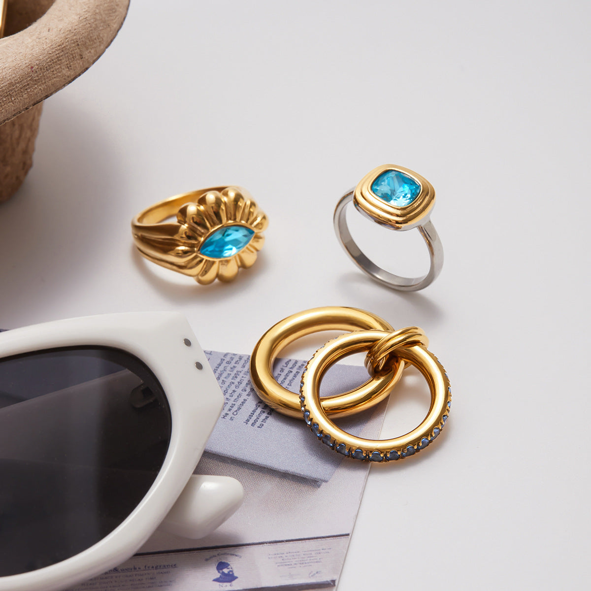 Anillo de Acero de Titanio Geométrico con Zirconia Azul para Mujer con Acabado Chapado Joyería de Lujo Minimalista