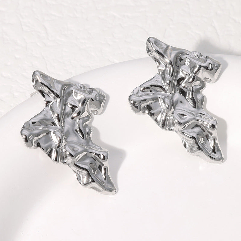 Pendientes de botón minimalistas de acero inoxidable estilo francés con diseño irregular arrugado para mujer