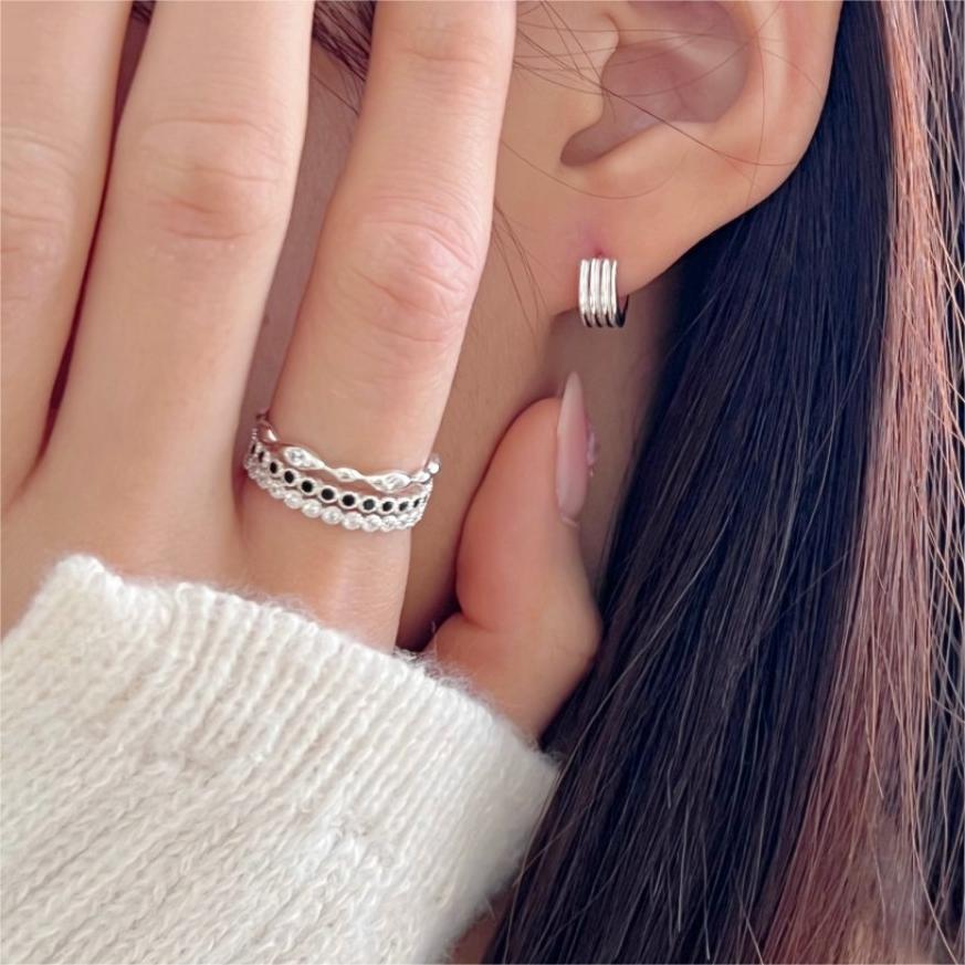 Minimalist Geometric Silver Ring with Zirconia Accents for Women, 925 Sterling Silver Band, Polished Edged Square Grain Design