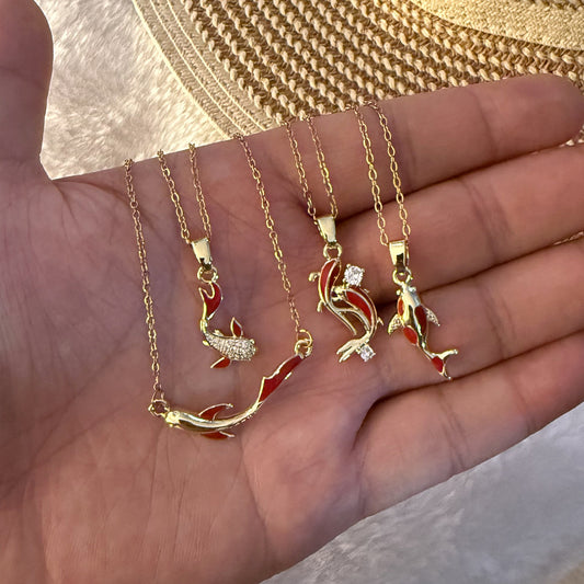 Elegante Collana con Ciondolo a Forma di Carpa Koi Rossa in Acciaio Inossidabile con Finitura Placcata per Donna