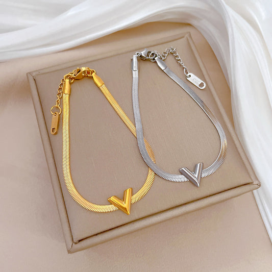Pulsera de cadena minimalista en V de acero titanio para mujer con baño de oro y diseño inspirado en la naturaleza