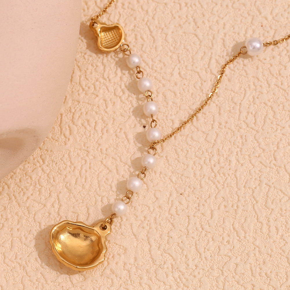 Collar con colgante geométrico de acero inoxidable de inspiración vintage con chapado en oro de 18 quilates y diseño inspirado en conchas para mujer