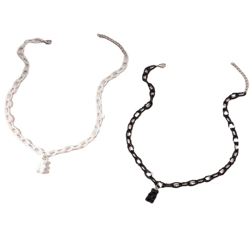 Collana con Ciondolo Orsetto Minimalista per Bambini in Acrilico con Finitura Nero Opaco e Bianco su Catena Snake