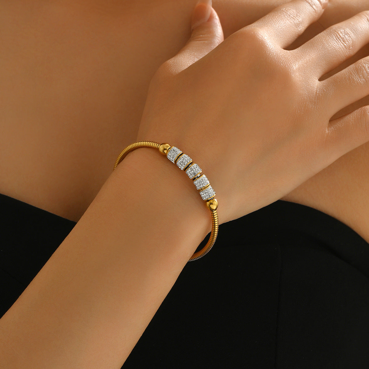 Pulsera magnética geométrica con incrustaciones de diamantes de imitación para mujer, de aleación de zinc con patrones circulares y de anillo