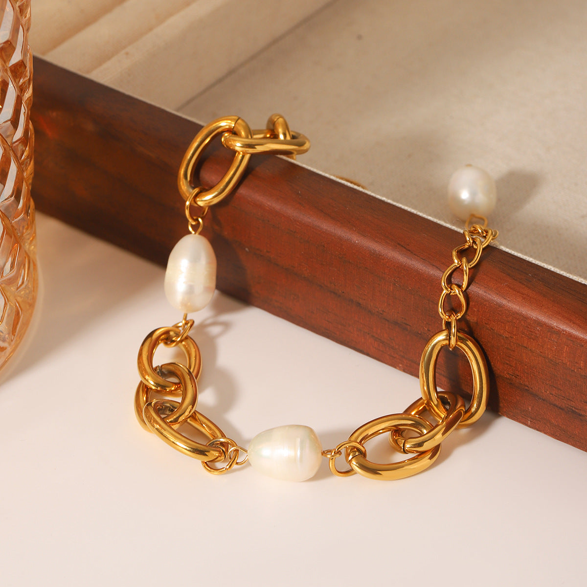 Bracciale Ins Style geometrico con perle d'acqua dolce in acciaio inossidabile placcato oro 18K con catena a maglie a O in acciaio al titanio, gioielli anallergici