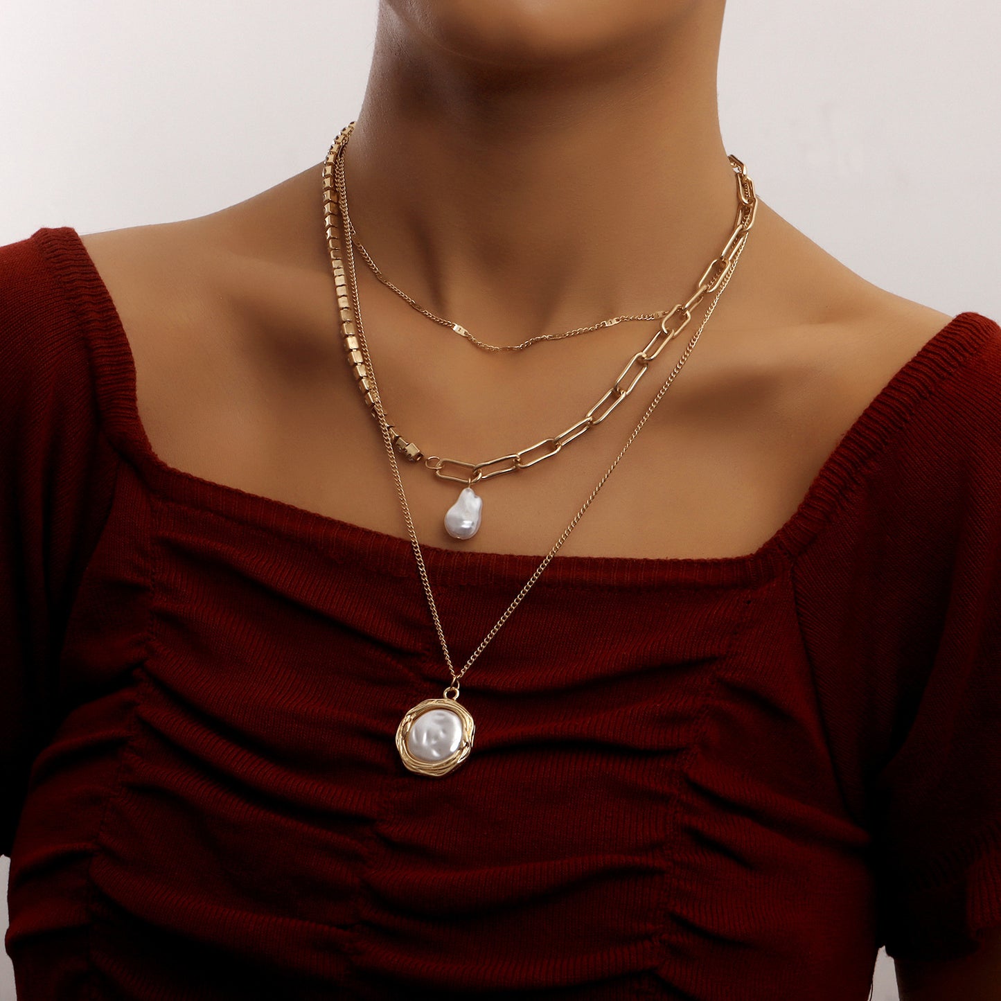 Geometric Pendant Necklace for Women with Alloy Pendant and Rhinestone Accents, Electroplated Multi-Layer Clavicle Chain in Natural and Minimalist Style