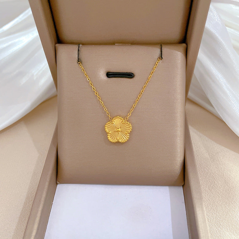 Collana girocollo minimalista unisex in acciaio al titanio con fiore a cinque petali tagliato al laser