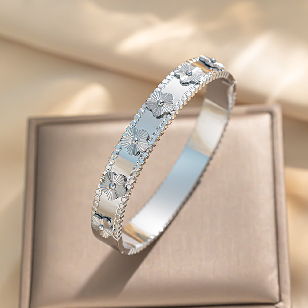 Bracciale Minimalista in Acciaio Inossidabile da Donna con Placcatura in Acciaio al Titanio e Intarsio di Strass a Forma Geometrica Ovale
