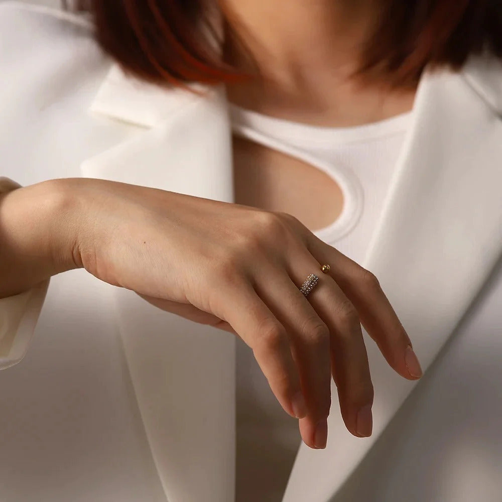 Minimalist Geometric Drop-Shaped Stainless Steel Ring with Rhinestone Inlay and 18K Vacuum Plating for Women