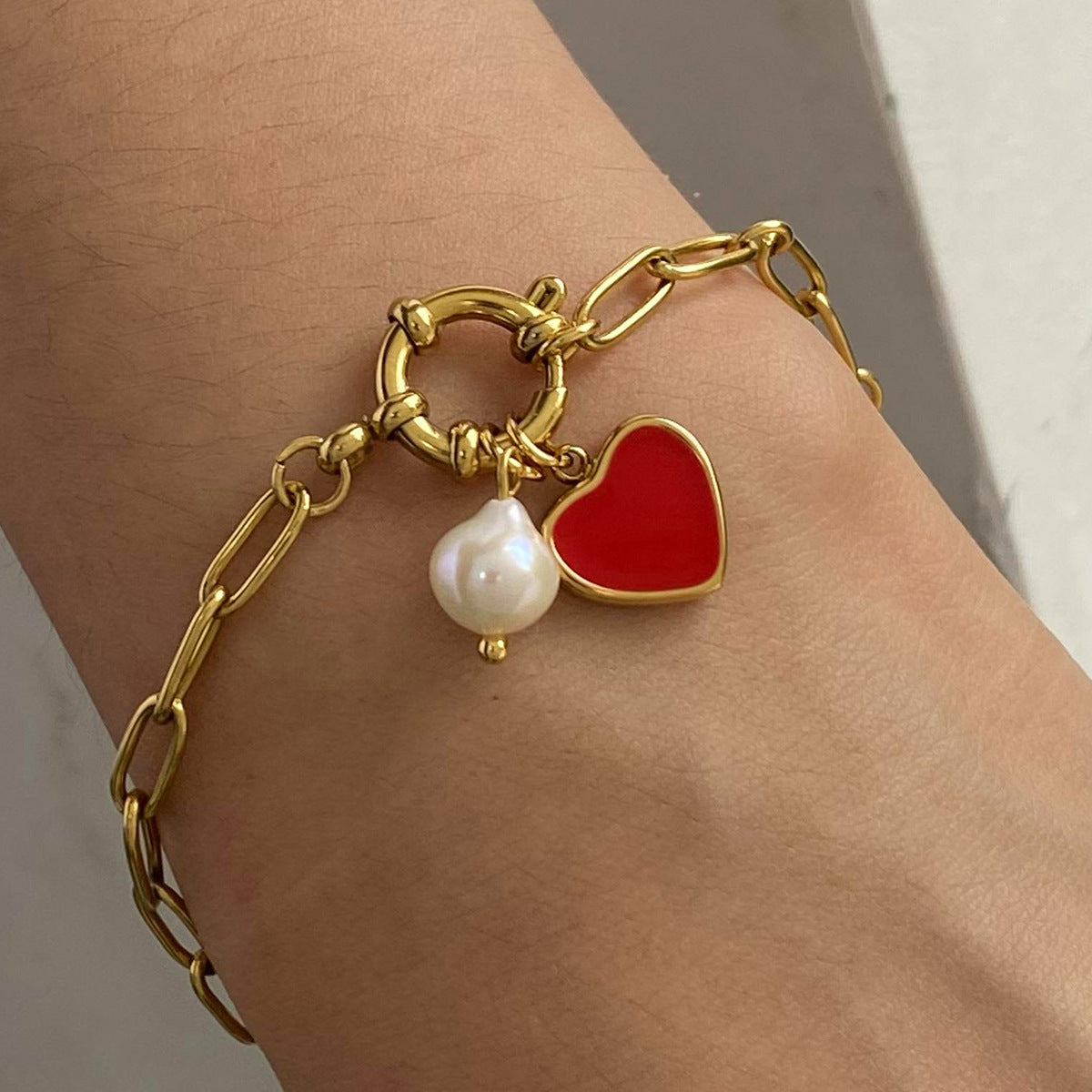 Sweet Lady Style 18K Gold Plated Stainless Steel Heart Pendant Bracelet with Pearl Inlay