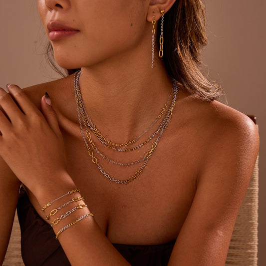Elegante Collar Geométrico de Acero Inoxidable con Acabado Plateado para Mujer
