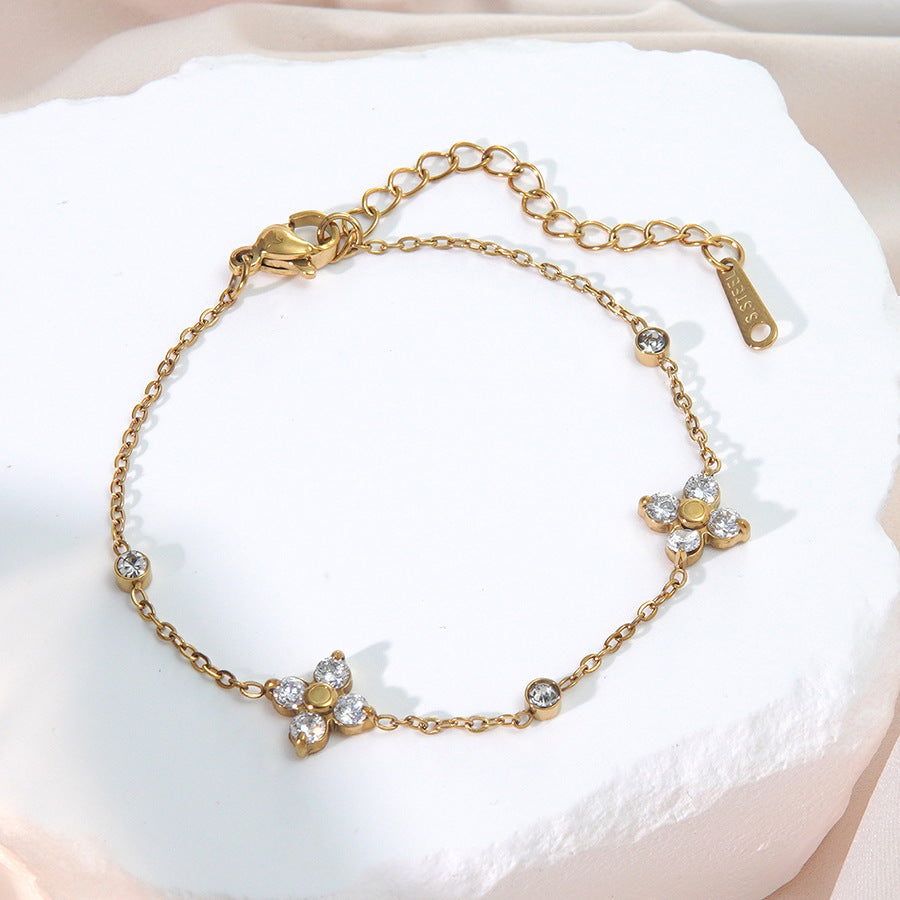 Elegante Pulsera de Acero Inoxidable para Mujer Bañada en Oro de 18K con Diseño Floral Geométrico y Diamantes de Imitación