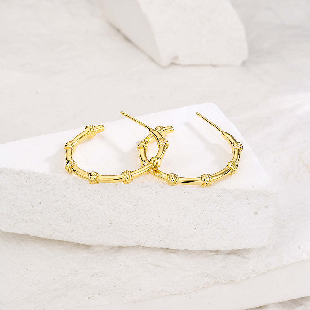 Orecchini a cerchio a forma di cuore geometrici minimalistici a C da donna in ottone con placcatura in oro 18 carati e intarsio di zirconi cubici