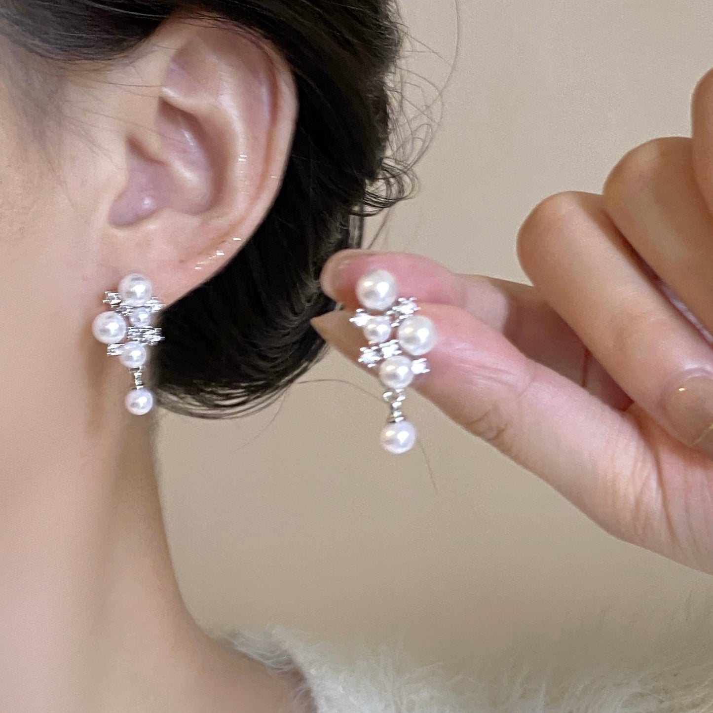 Orecchini da donna vintage eleganti a forma di stella geometrica con perle simulate e zirconi, perni in acciaio placcato