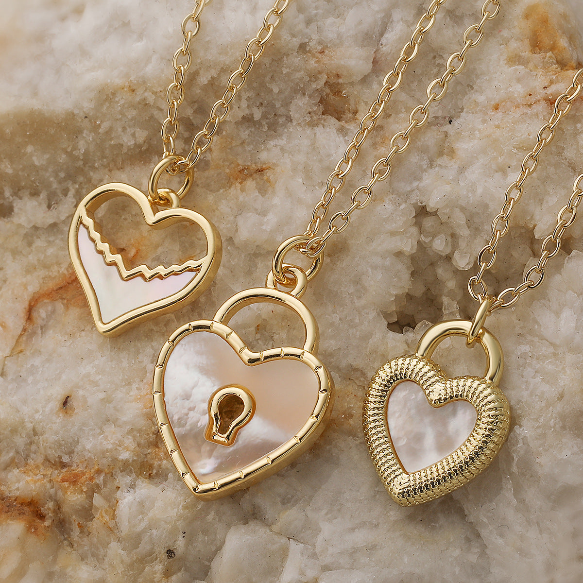 Minimalist 18K Gold Plated Brass Micro-inlay Shell Heart Pendant Necklace for Women