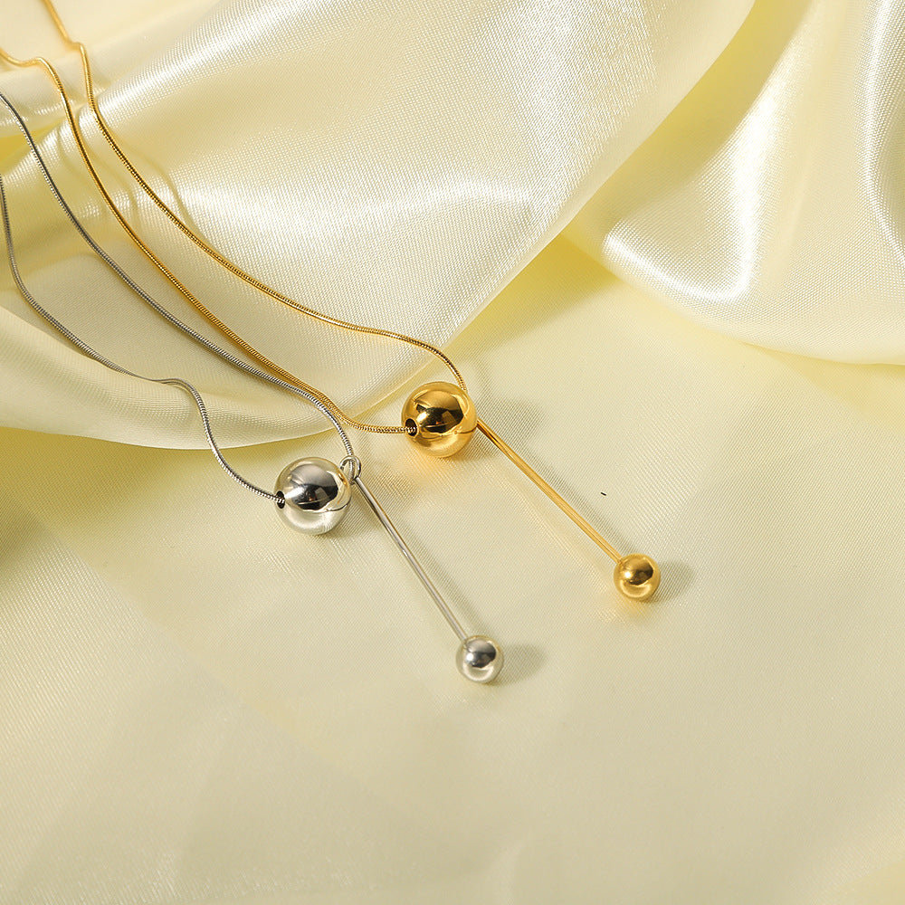 Collana con ciondolo sferico geometrico da donna in acciaio inossidabile con finitura in oro placcato a vuoto 18 carati e catena snake