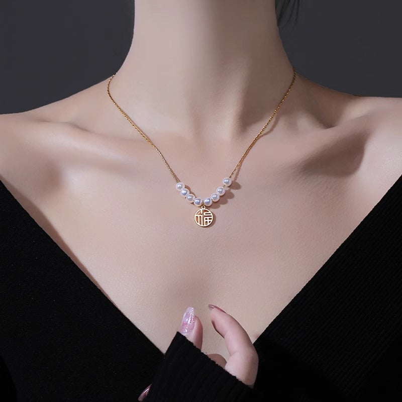 Original Design Round Pendant Necklace for Women Titanium Steel Plated Clavicle Chain with Chinese Character 'Fu' Symbol
