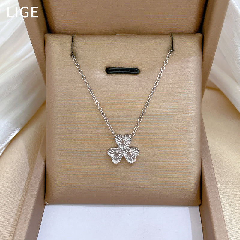 Collana minimalista a forma di cuore, tagliata al laser, in acciaio al titanio placcato oro, da donna e uomo