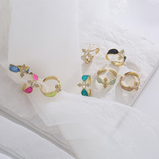 Anillo abierto geométrico estilo INS para mujer de cobre con baño de oro de 18 quilates, circonitas microincrustadas y acabado esmaltado