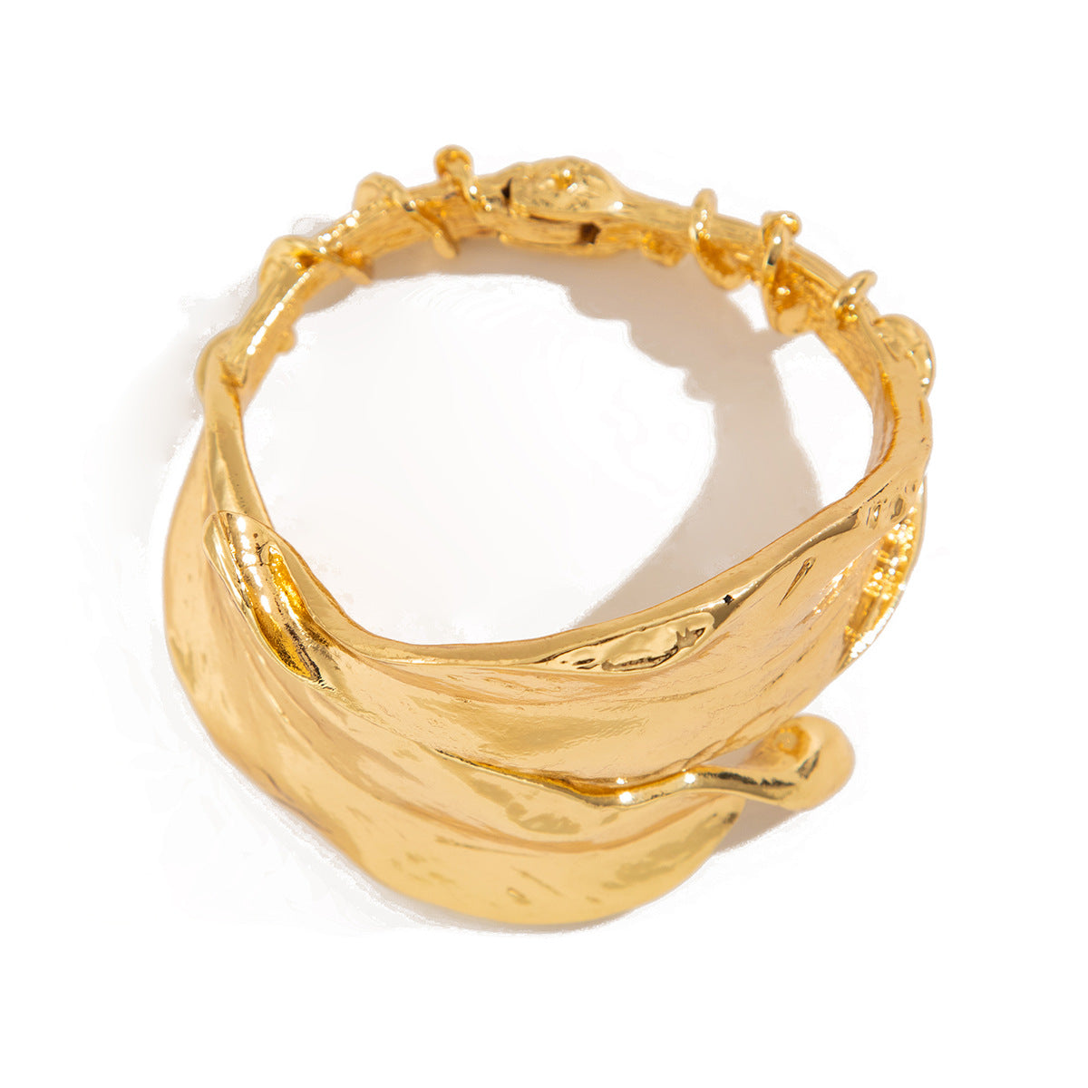 Bracciale da donna in ottone stile vintage sovradimensionato a forma di foglia con finitura opaca testurizzata e superficie placcata