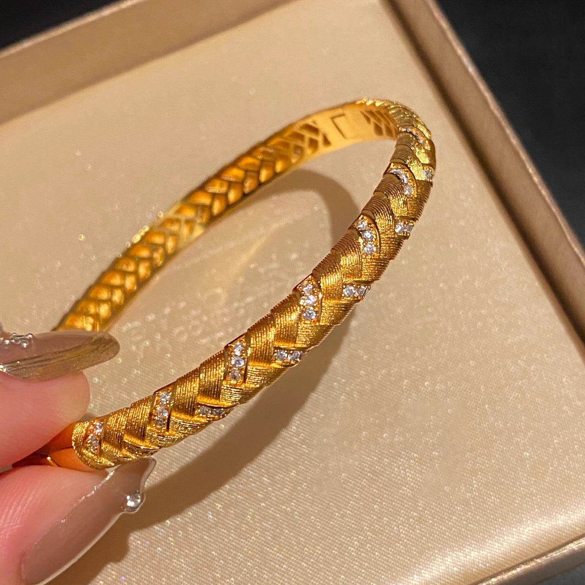 Luxury Elegant Geometric Alloy Plated Bracelet with Cubic Zirconia for Women